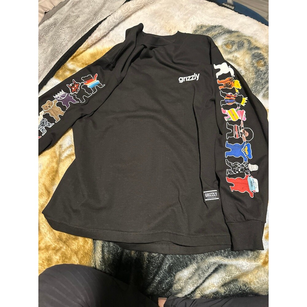 Brand new grizzly grip tape, long sleeve top